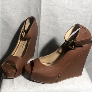 CHINESE LAUNDRY Peep toe wedges